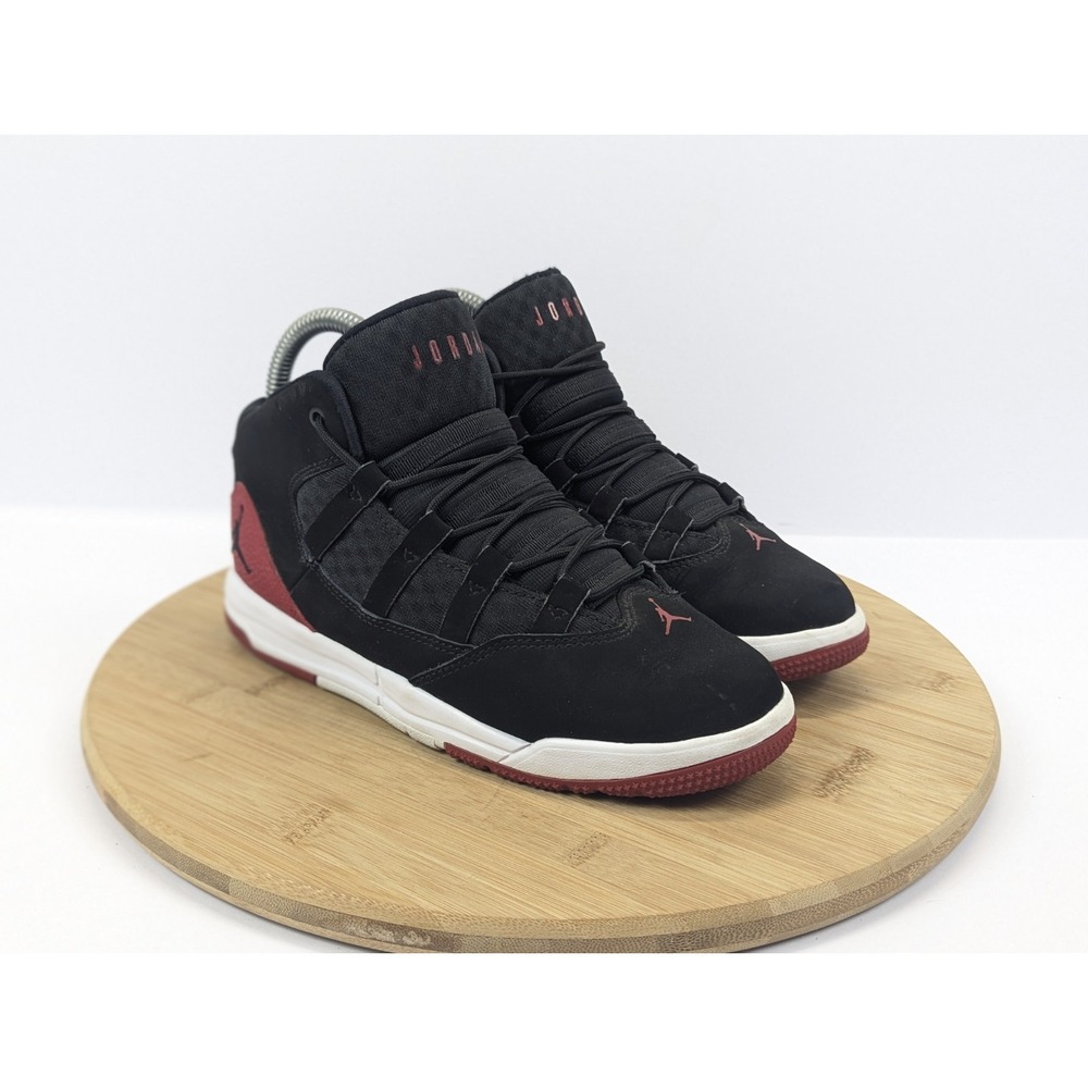 Nike Air Jordan Max Aura Boys Size 3Y Black White Red Athletic Shoes Sneakers